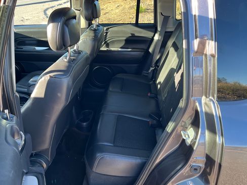 Used 2014 Jeep Compass Latitude image 12