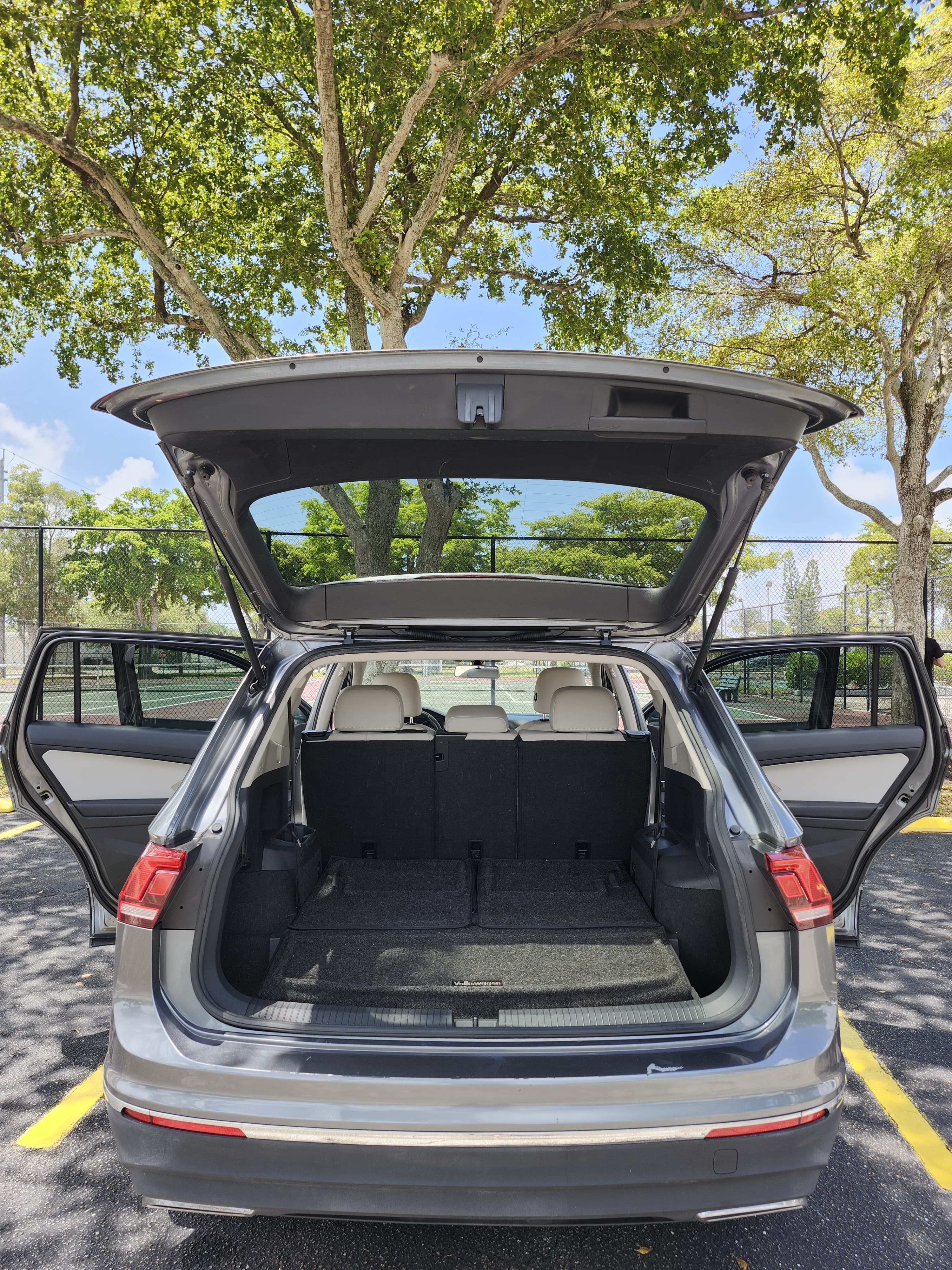 Used 2018 Volkswagen Tiguan SE FWD image 8