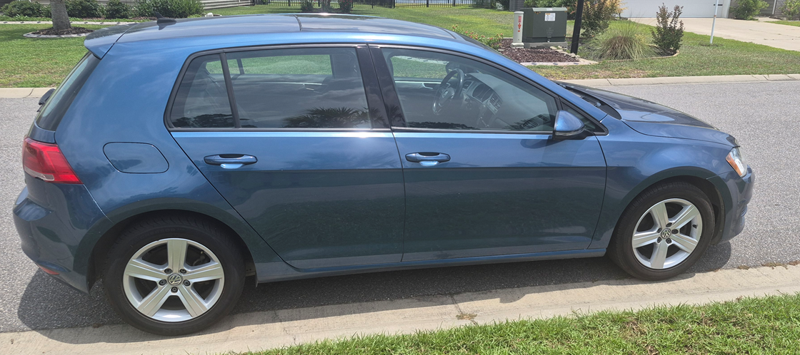 Used 2017 Volkswagen Golf Wolfsburg Edition FWD image 2
