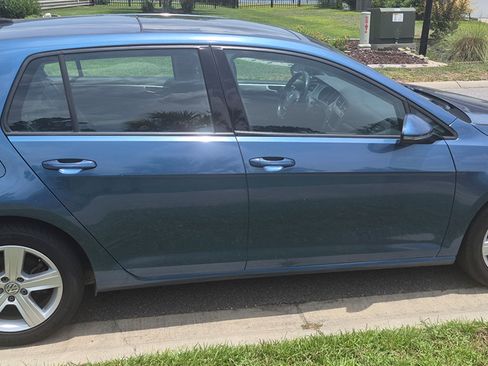 Used 2017 Volkswagen Golf Wolfsburg Edition FWD image 2