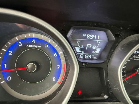 Used 2014 Hyundai Elantra SE image 17