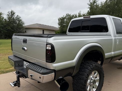 Used 2015 Ford F250 Lariat w/ Lariat Ultimate Package AWD/4WD image 4