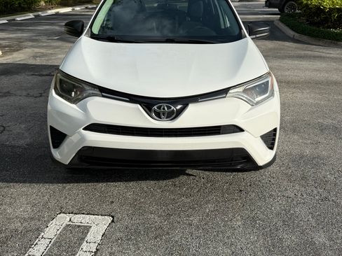 Used 2016 Toyota RAV4 LE FWD image 10