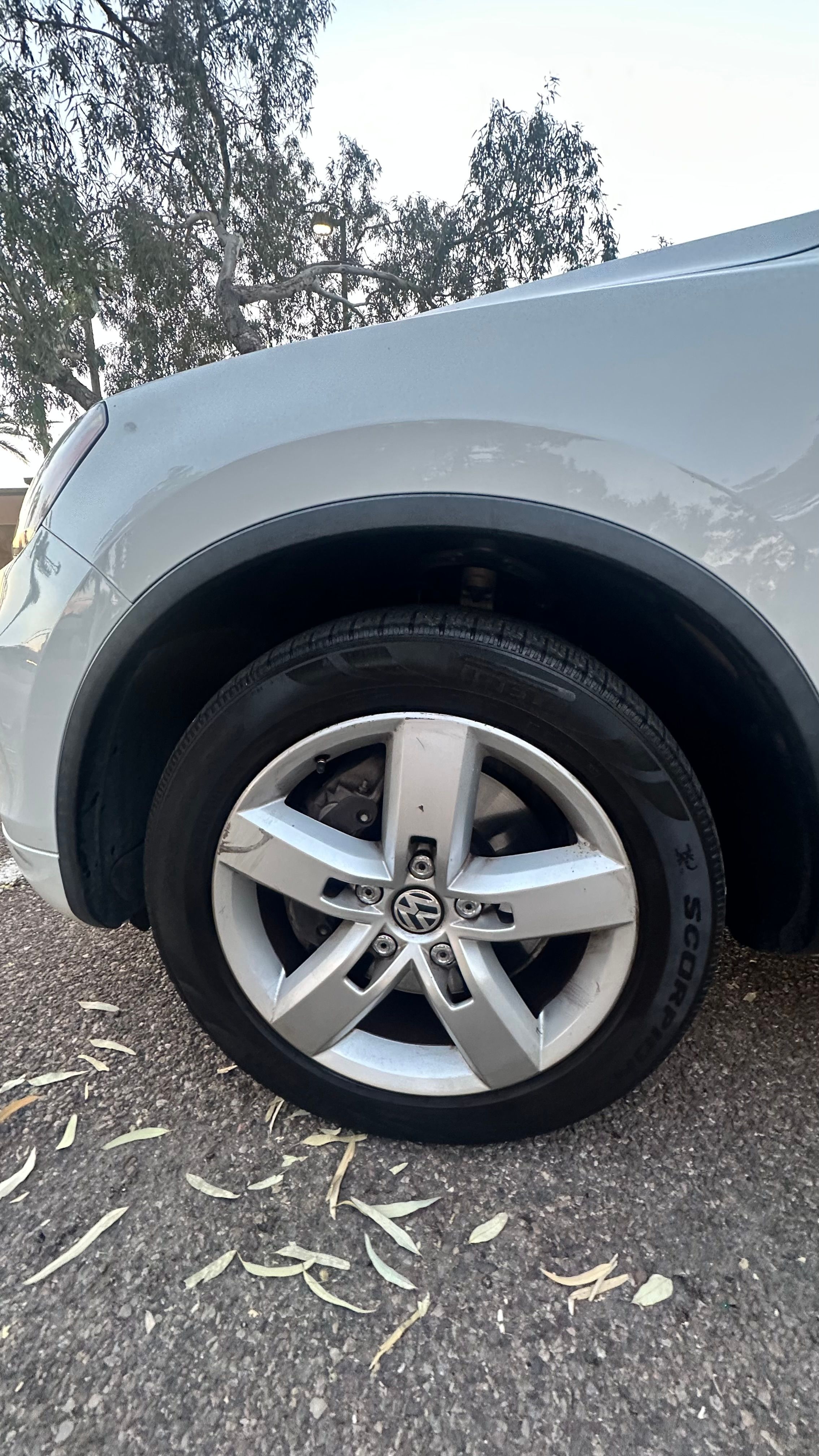 Used 2012 Volkswagen Touareg Hybrid AWD/4WD image 19