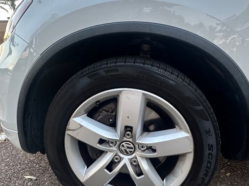 Used 2012 Volkswagen Touareg Hybrid image 19