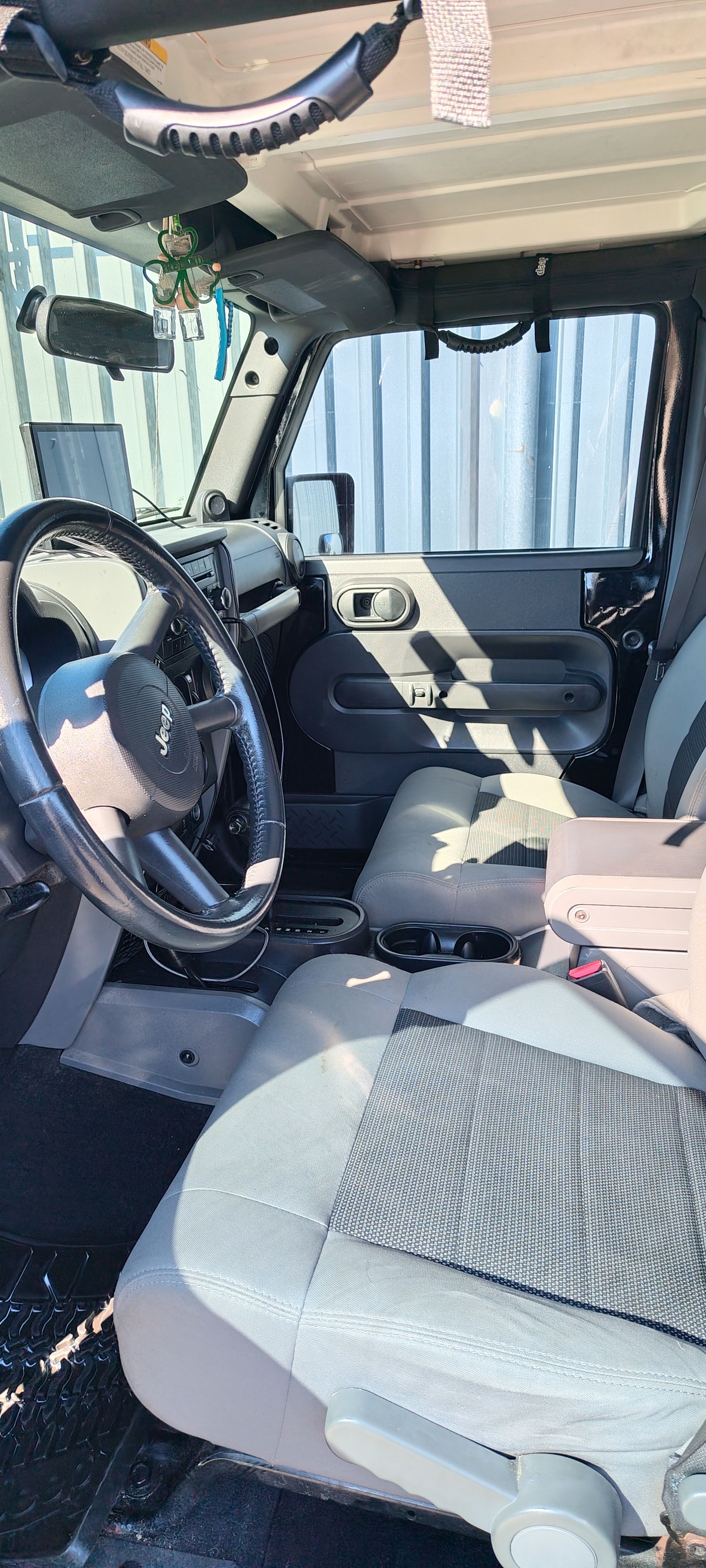 Used 2010 Jeep Wrangler Unlimited Sport AWD/4WD image 2