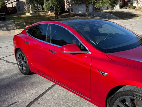 Used 2020 Tesla Model S Long Range Plus image 4
