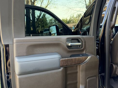 Used 2022 GMC Sierra 3500 Denali w/ Denali Ultimate Package image 19