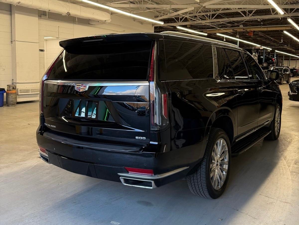 Used 2024 Cadillac Escalade ESV Premium Luxury AWD/4WD image 5