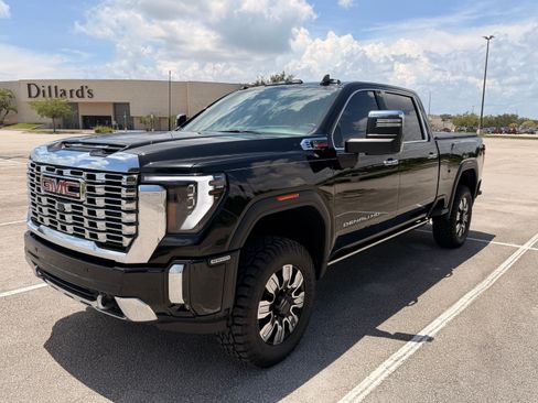 Used 2024 GMC Sierra 2500 Denali w/ Denali Reserve Package AWD/4WD image 1
