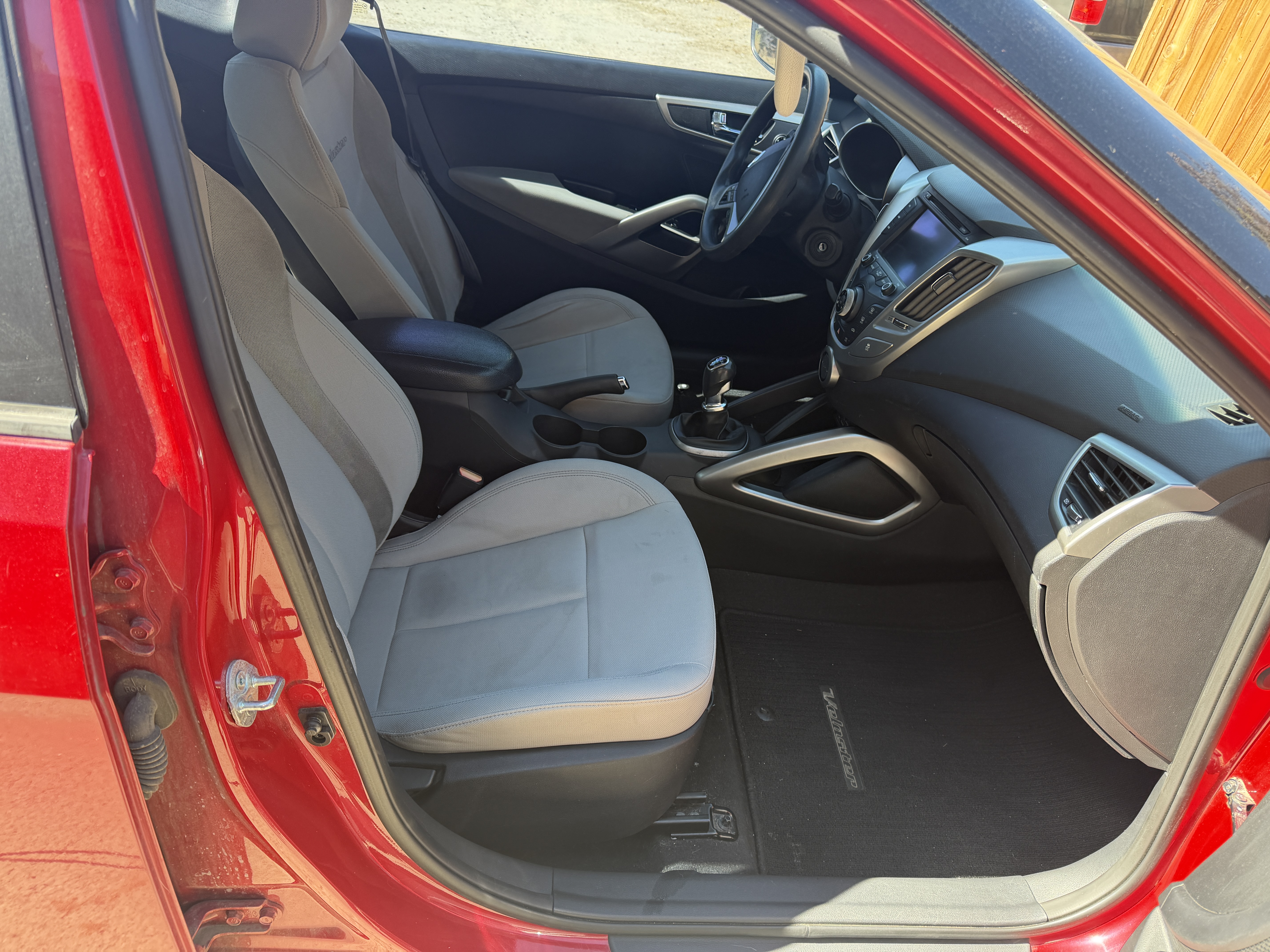Used 2014 Hyundai Veloster FWD image 12
