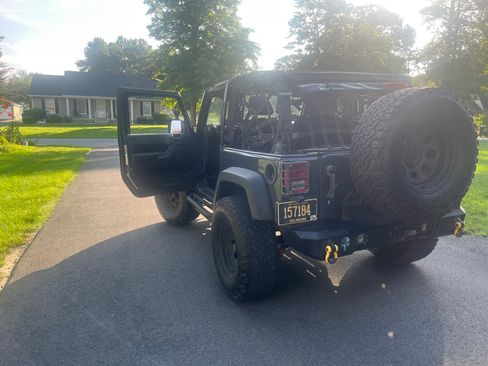 Used 2017 Jeep Wrangler Sport AWD/4WD image 15