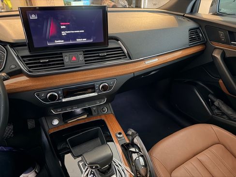 Used 2021 Audi Q5 2.0T Premium w/ Convenience Package image 5