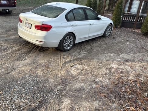 Used 2016 BMW 320i Sedan RWD image 5