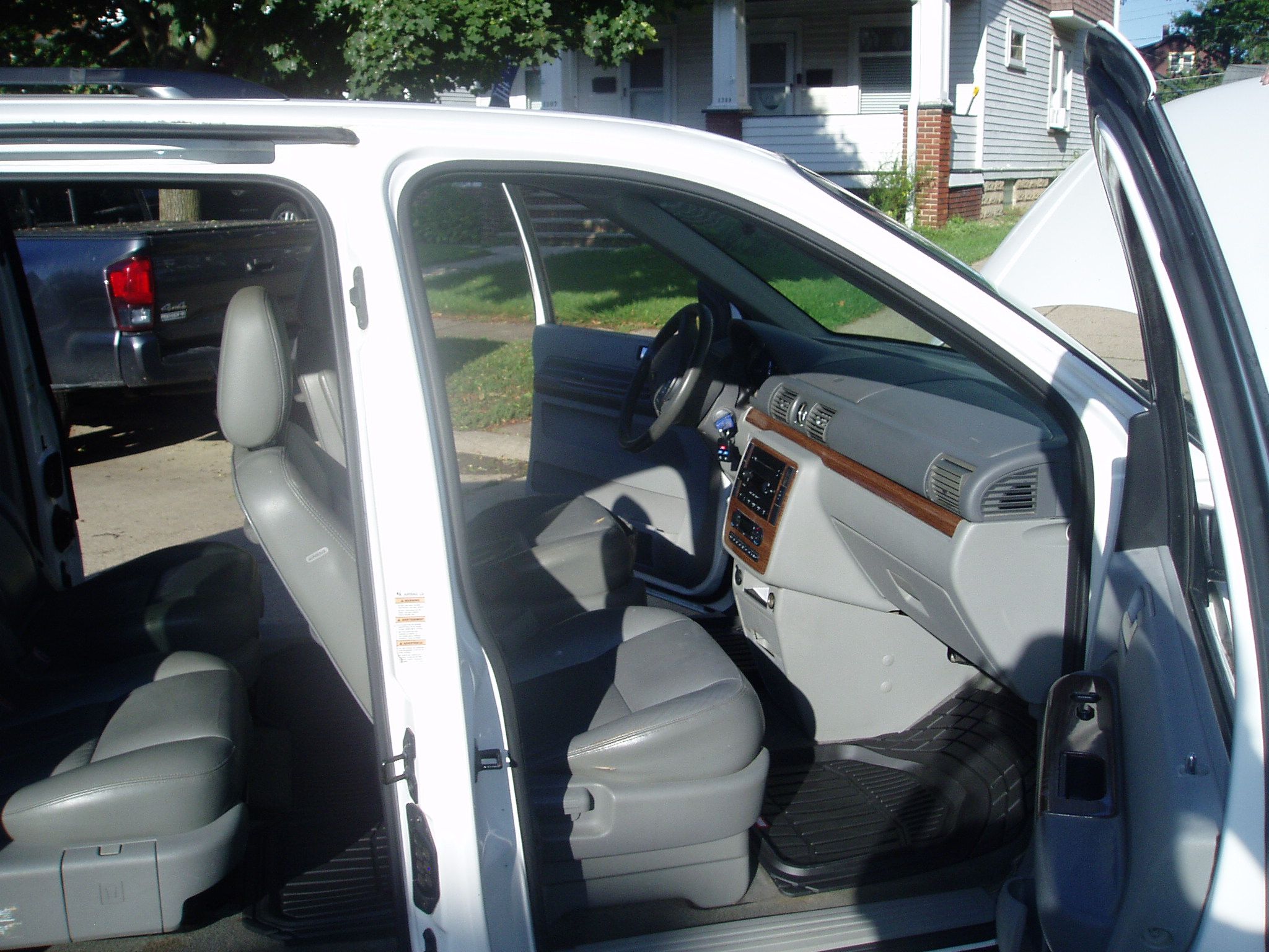 Used 2005 Ford Freestar Limited FWD image 13