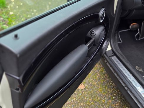 Used 2011 MINI Cooper Clubman S image 16