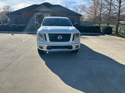 Used 2018 Nissan Titan PRO-4X image 5