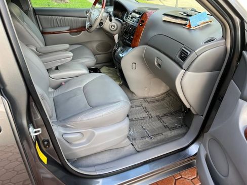 Used 2004 Toyota Sienna XLE Limited FWD image 1