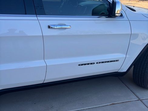 Used 2017 Jeep Grand Cherokee Limited w/ Luxury Group II RWD image 22