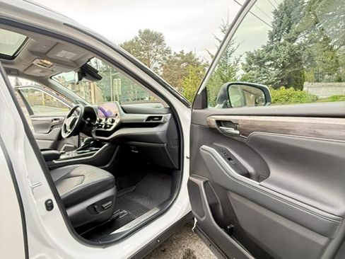 Used 2023 Toyota Highlander Platinum image 21