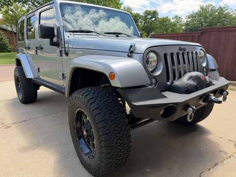 Used 2014 Jeep Wrangler Unlimited Sahara w/ Max Tow Package AWD/4WD image 10