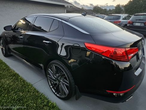 Used 2011 Kia Optima EX w/ Premium Pkg image 4