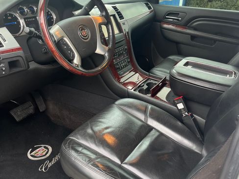 Used 2012 Cadillac Escalade EXT Luxury image 12