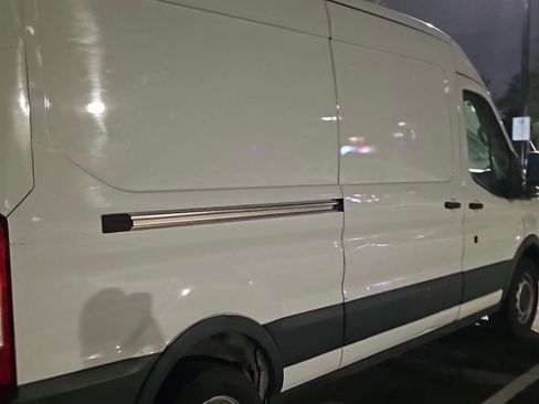 Used 2018 Ford Transit 250 148 Medium Roof image 4