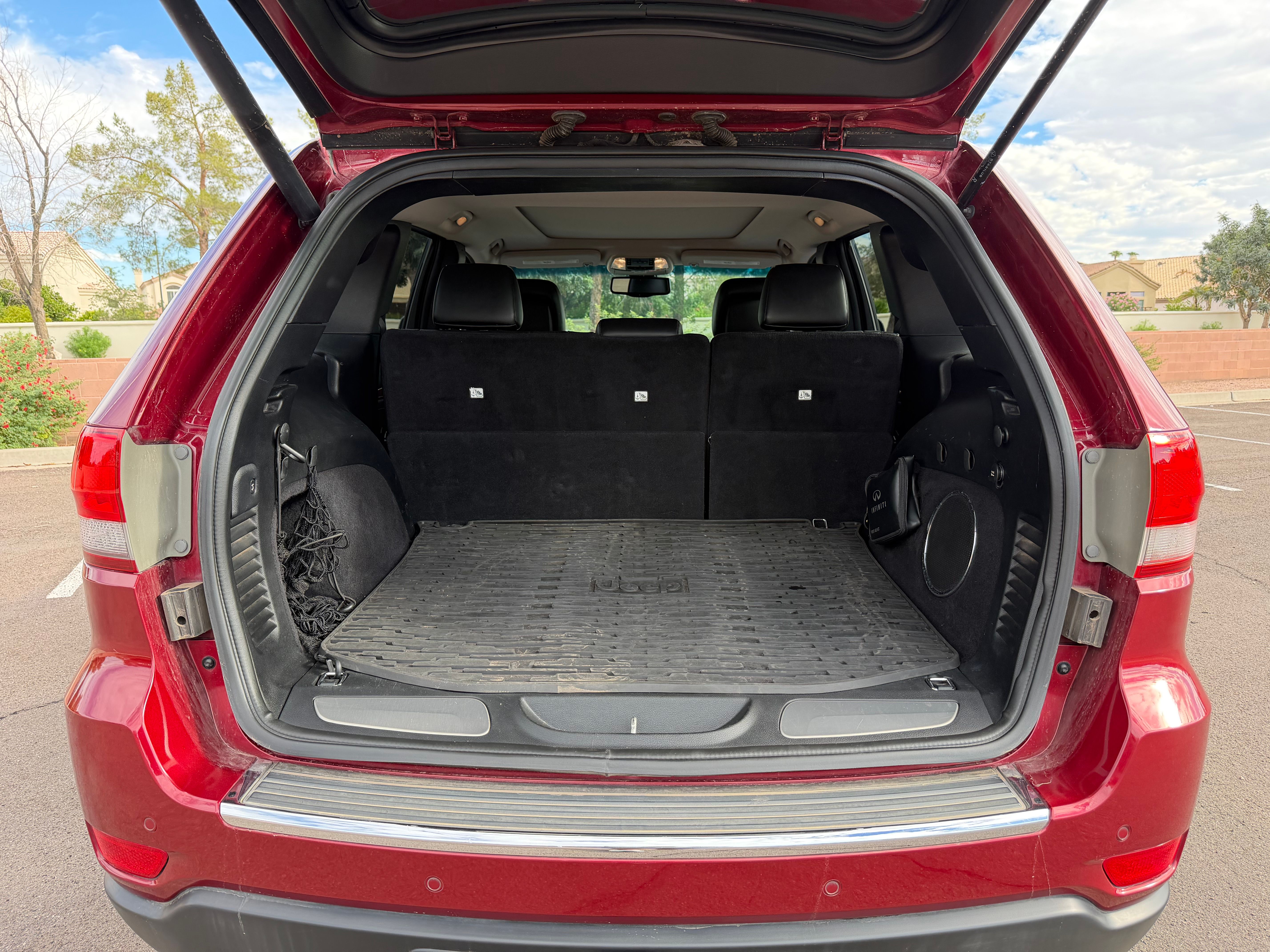Used 2012 Jeep Grand Cherokee Overland AWD/4WD image 13