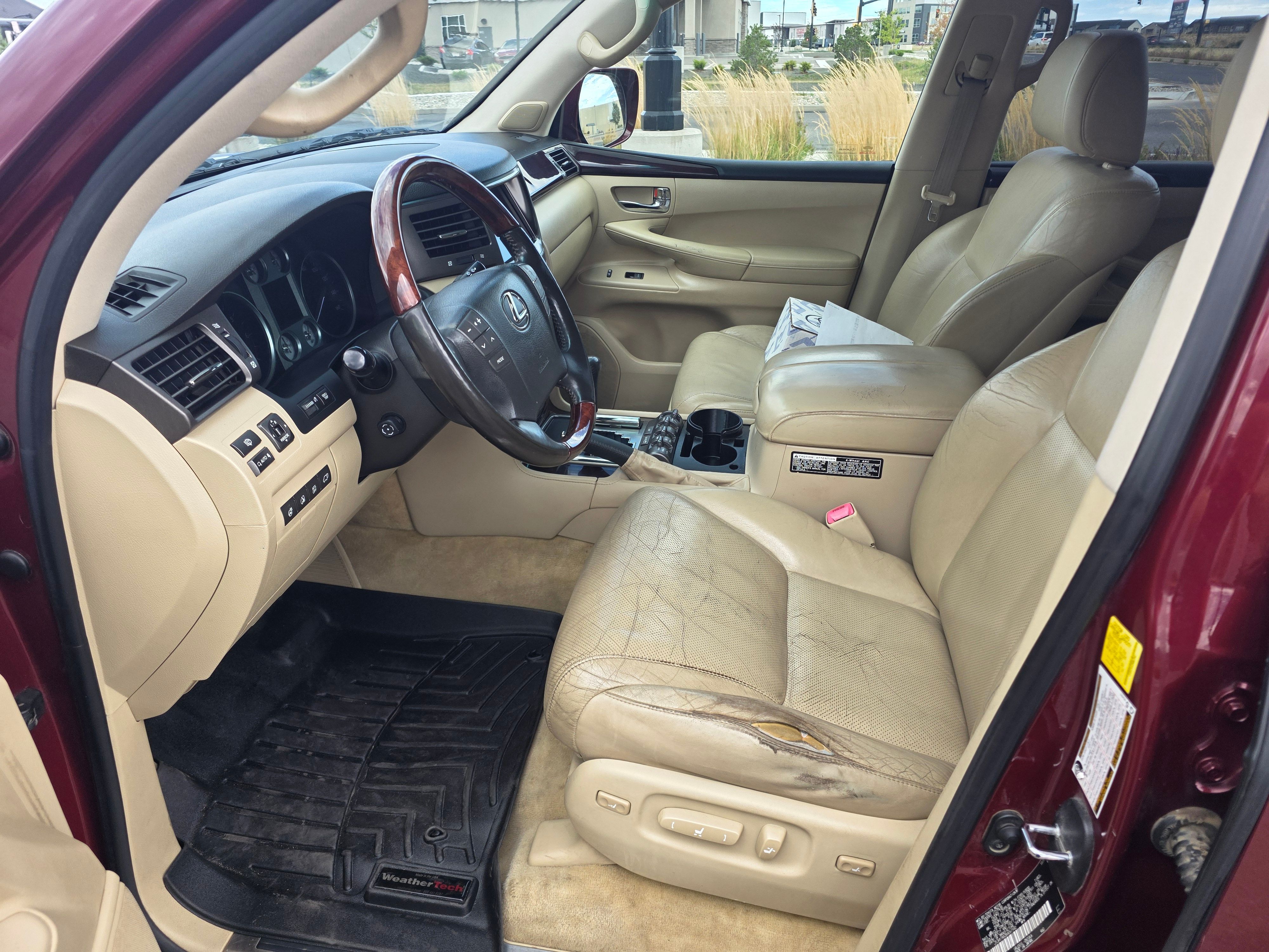 Used 2011 Lexus LX 570 4WD w/ Luxury Pkg image 19