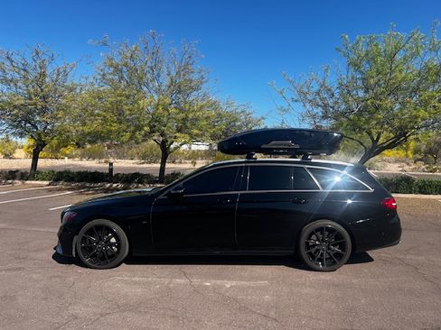 Used 2017 Mercedes-Benz E 400 E 400 4MATIC Wagon 4D image 2