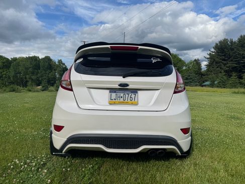 Used 2017 Ford Fiesta ST FWD image 8
