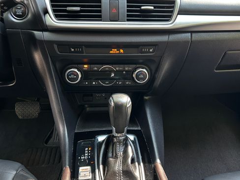 Used 2018 MAZDA MAZDA3 Touring FWD image 20