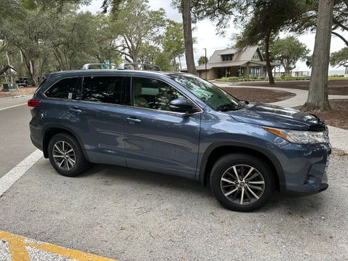 Used 2017 Toyota Highlander XLE image 5