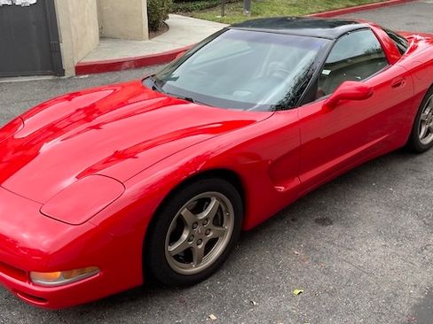 Used 2000 Chevrolet Corvette Coupe w/ Memory Pkg image 1