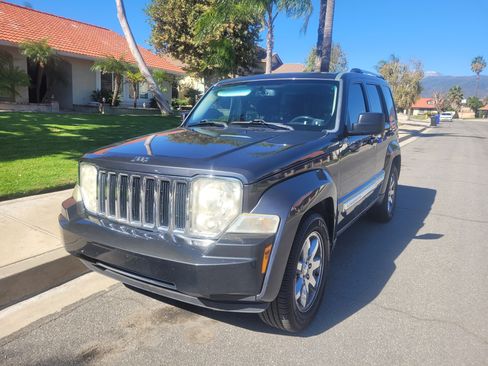 Used 2010 Jeep Liberty Limited w/ Tire & Wheel Group image 13