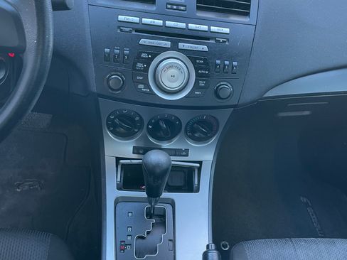 Used 2011 MAZDA MAZDA3 i Sport image 11