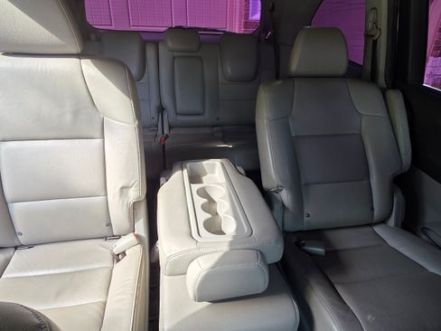 Used 2014 Honda Odyssey Touring Elite image 12