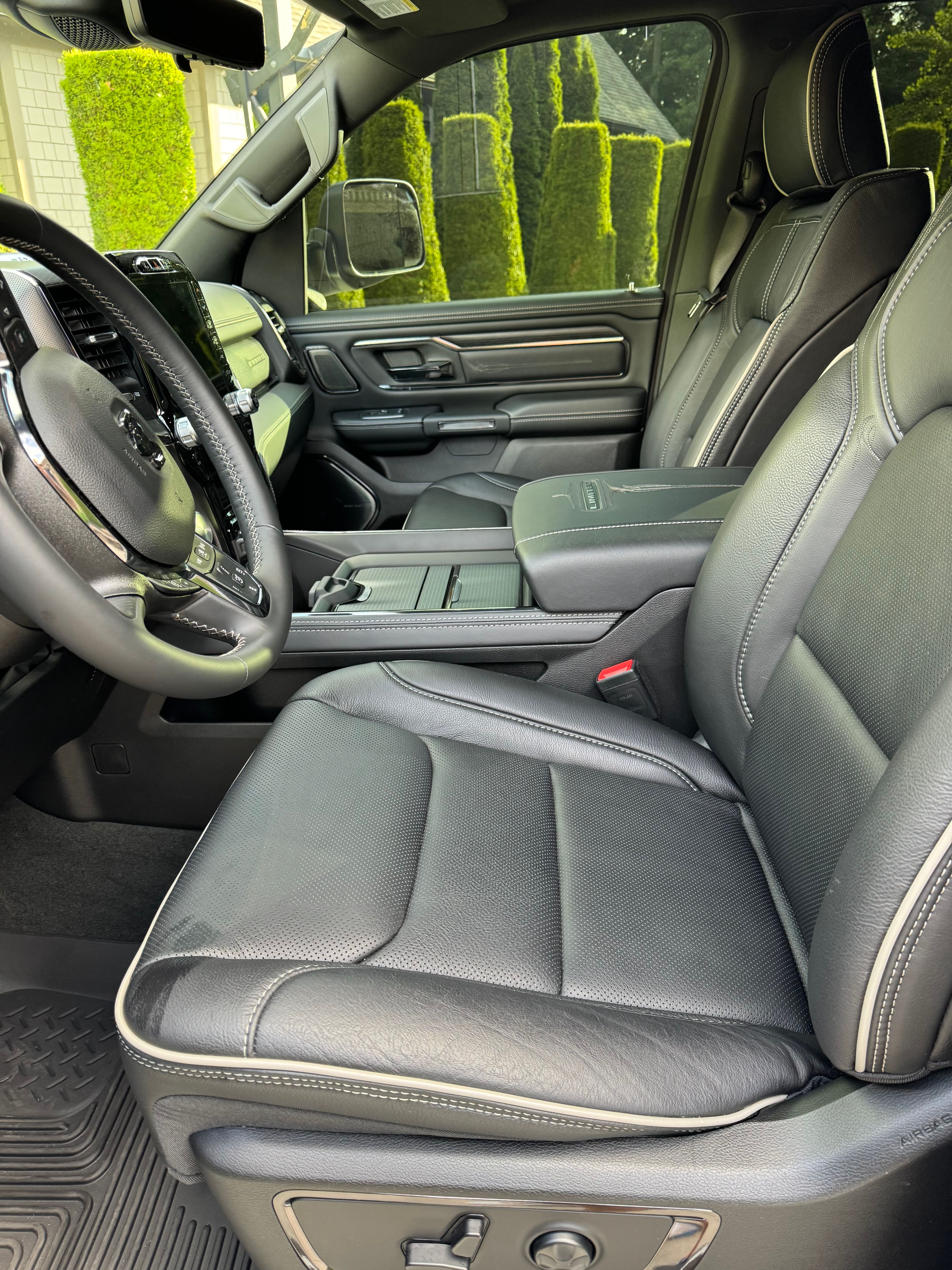 Used 2024 RAM 1500 Limited AWD/4WD image 11