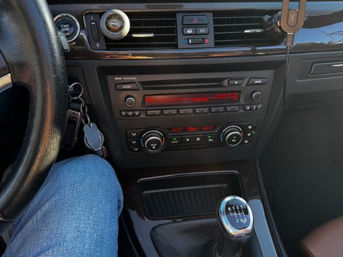 Used 2010 BMW 328i Convertible image 6