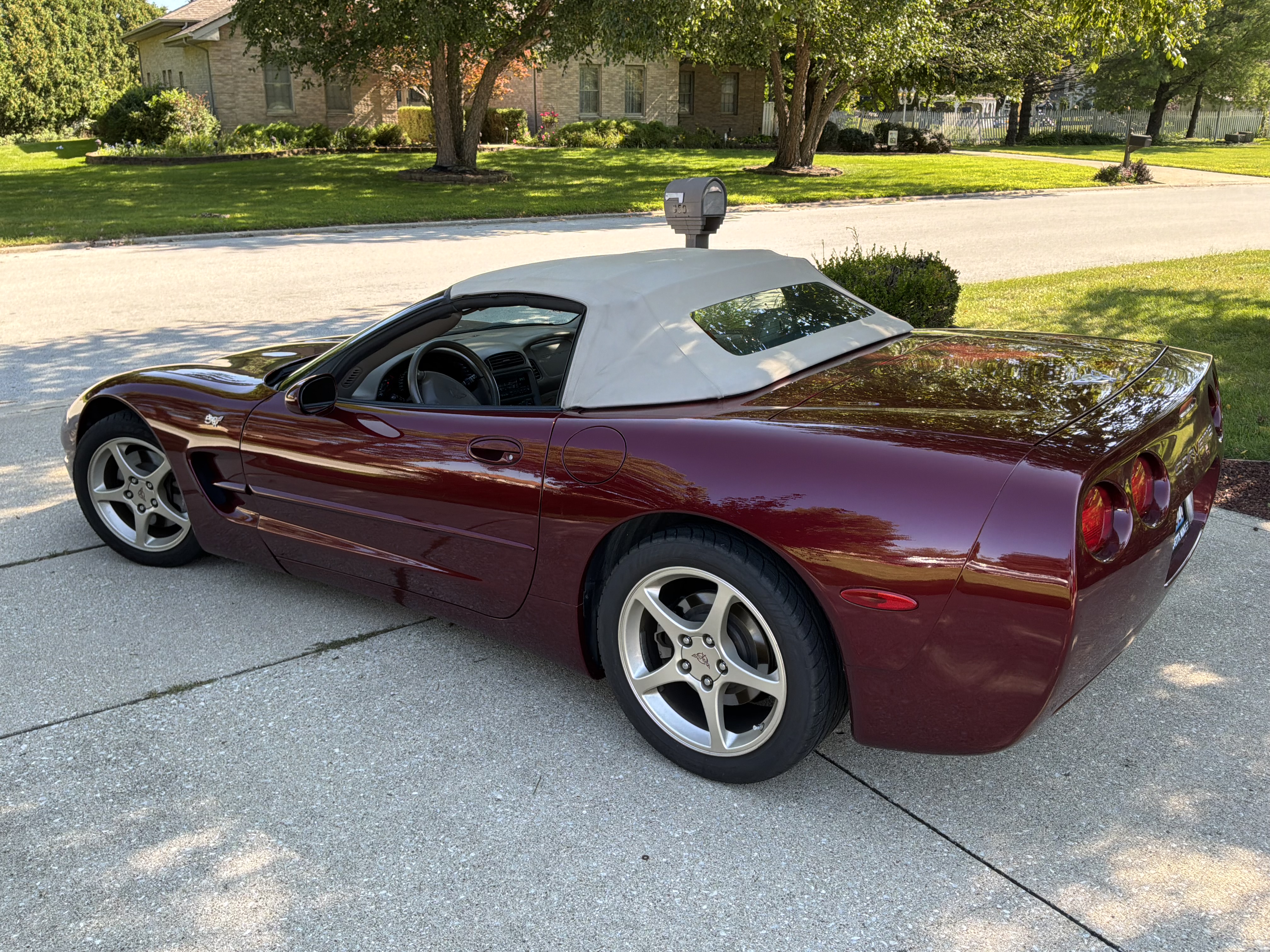 Used 2003 Chevrolet Corvette Convertible w/ Preferred Equipment Group1 RWD image 2