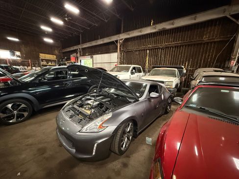 Used 2013 Nissan 370Z Touring w/ Sport Pkg image 14