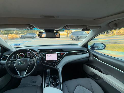 Used 2018 Toyota Camry LE w/ Audio Package FWD image 9