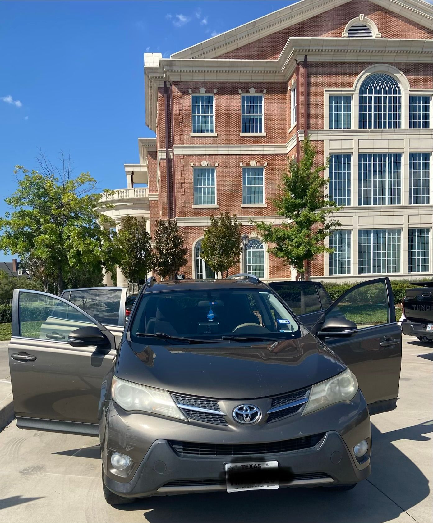 Used 2013 Toyota RAV4 XLE FWD image 1