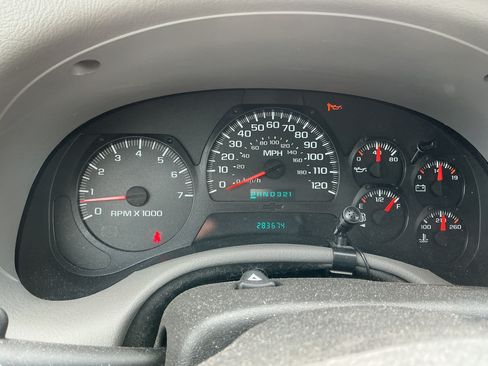 Used 2005 Chevrolet TrailBlazer LS w/ LS Preferred Equipment Group AWD/4WD image 11