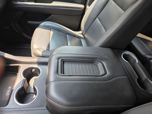 Used 2021 Chevrolet Suburban LT RWD image 11