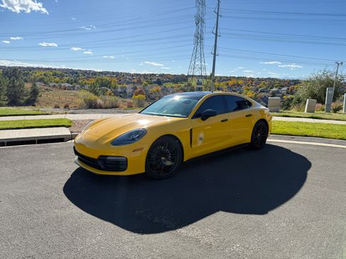 Used 2018 Porsche Panamera 4S image 2