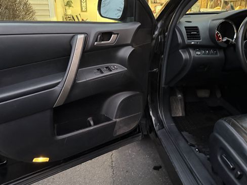 Used 2013 Toyota Highlander SE image 13