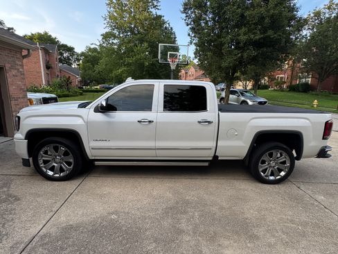 Used 2018 GMC Sierra 1500 Denali w/ Denali Ultimate Package AWD/4WD image 1
