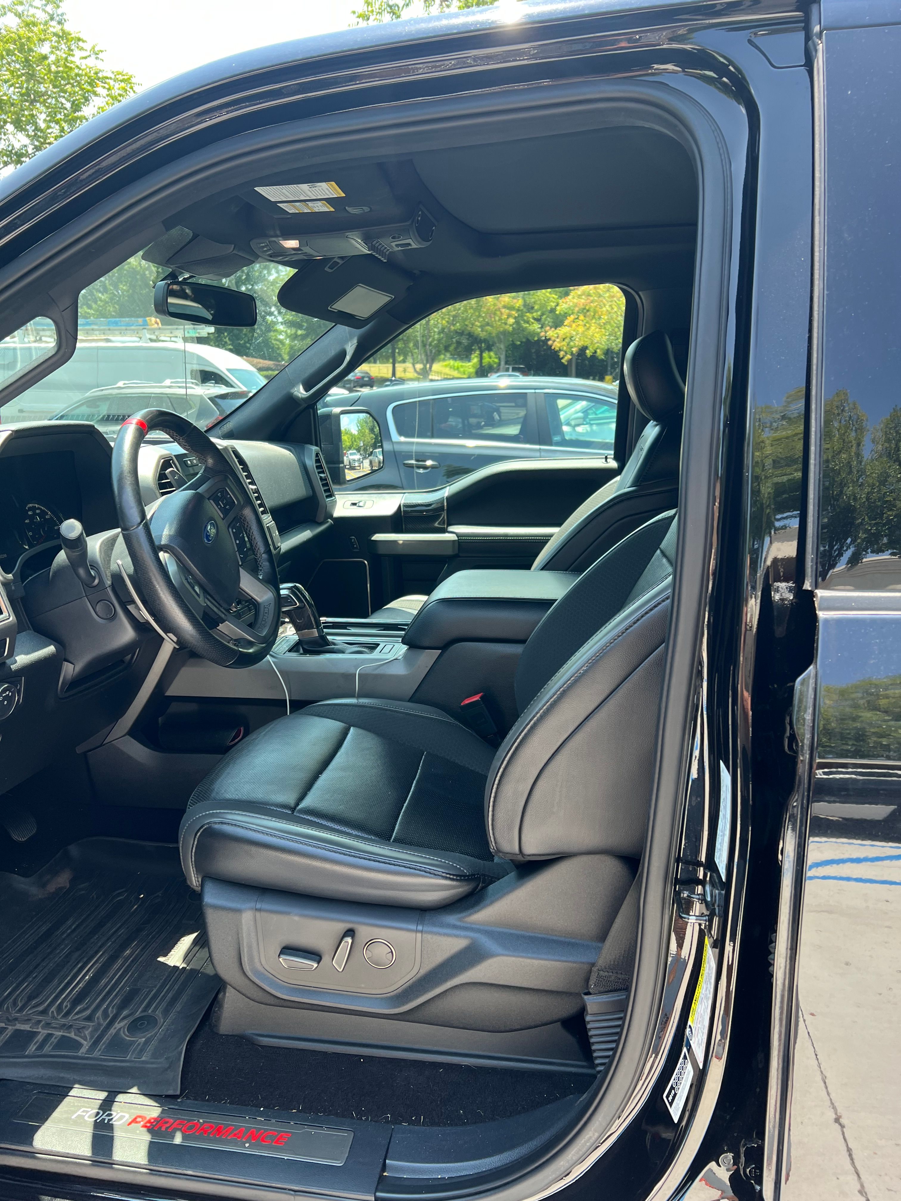 Used 2019 Ford F150 Raptor w/ Equipment Group 802A Luxury AWD/4WD image 9